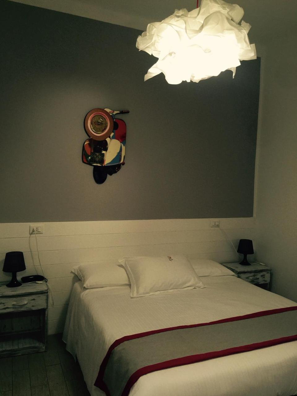 Hotel Spot Варацце Экстерьер фото