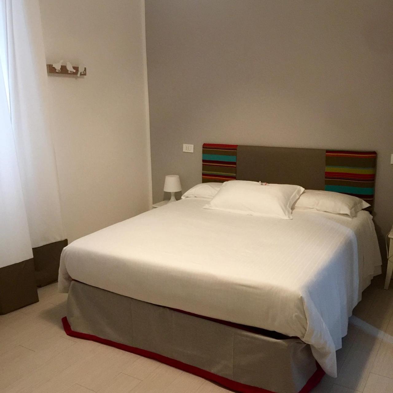 Hotel Spot Варацце Экстерьер фото