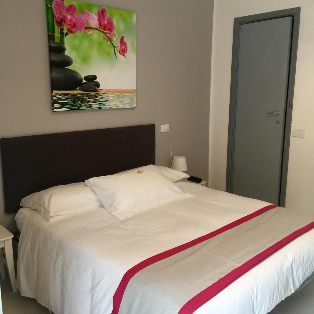 Hotel Spot Варацце Экстерьер фото